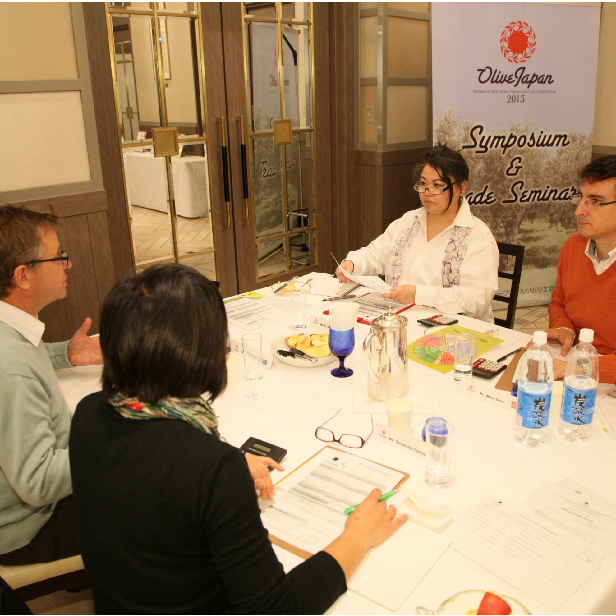 Richard (Australian judge) leads a taste panel in Tokyo. Liz (US judge) sits across and is using the original Tasting Wheel. Judges from Greece and Turkey are with us.
