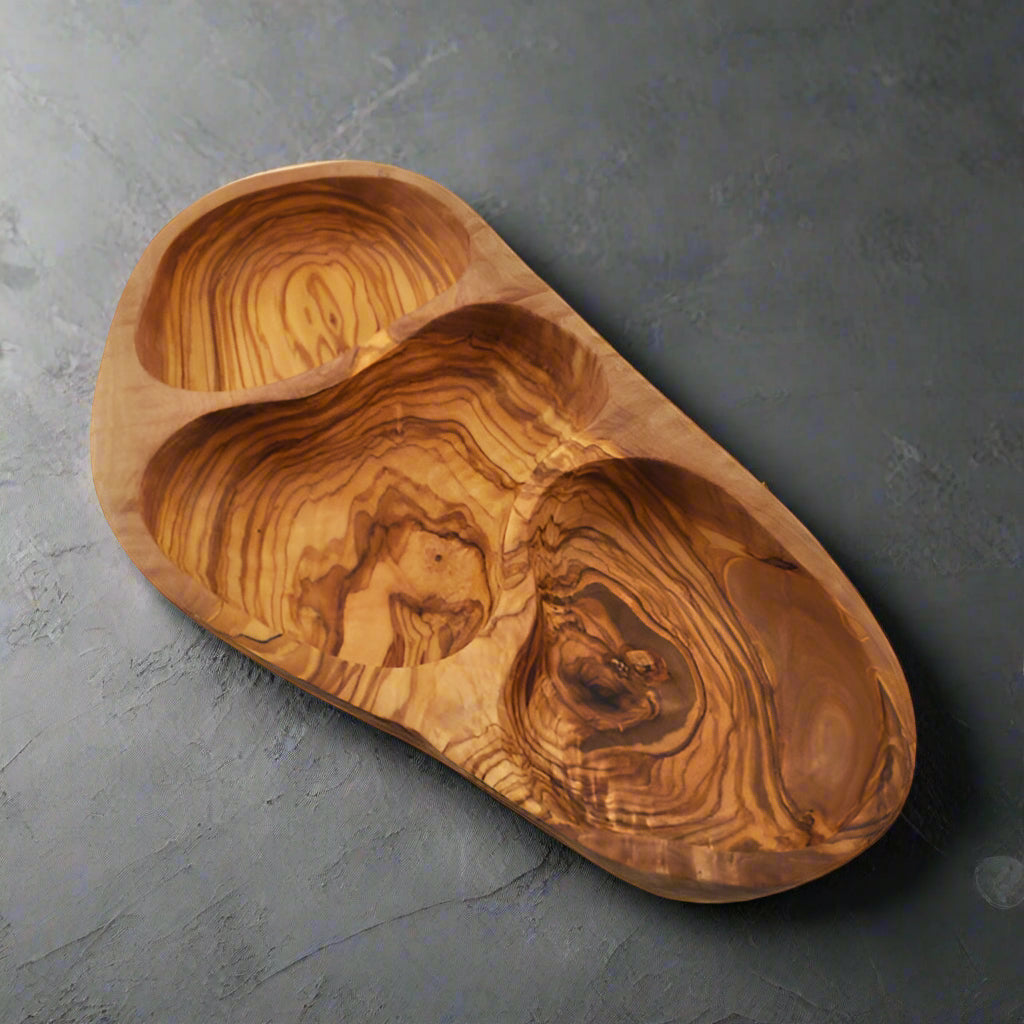 This image of the 3 section tray shows wide variation between sections; small, medium, and large openings instead of three equally sized medium openings.